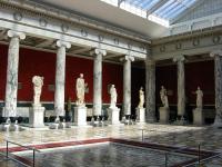 Центральный зал. Греческая и римская скульптуры.